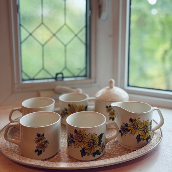 Vintage Tea Set - Picture 1 of 3